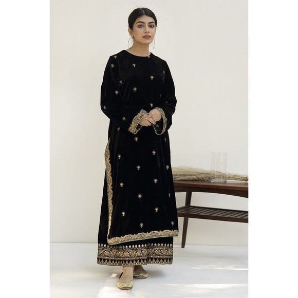 Punjabi Pakistani Beautiful Black Velvet Suit - Picture 1 of 8